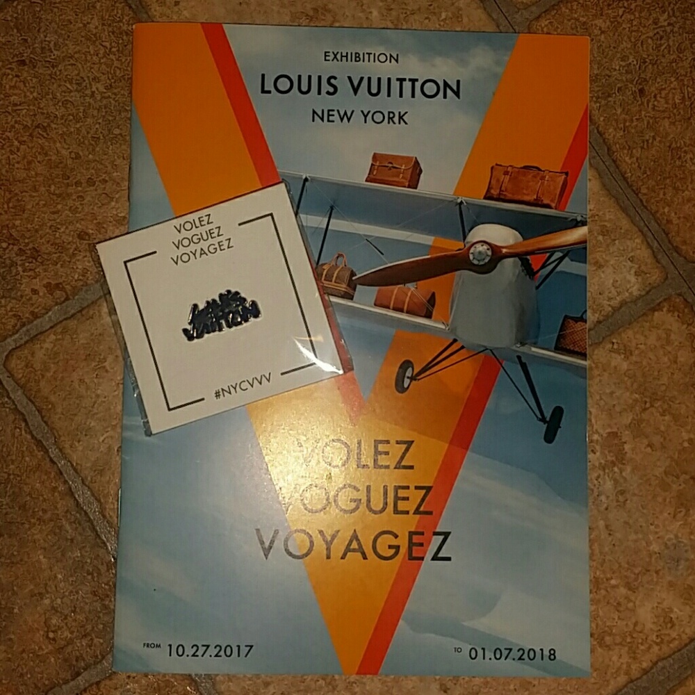 Louis Vuitton Voyagez pin